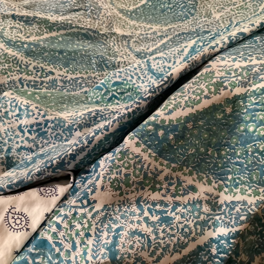 NWOT Tahari Paisley Reversible Duvet
